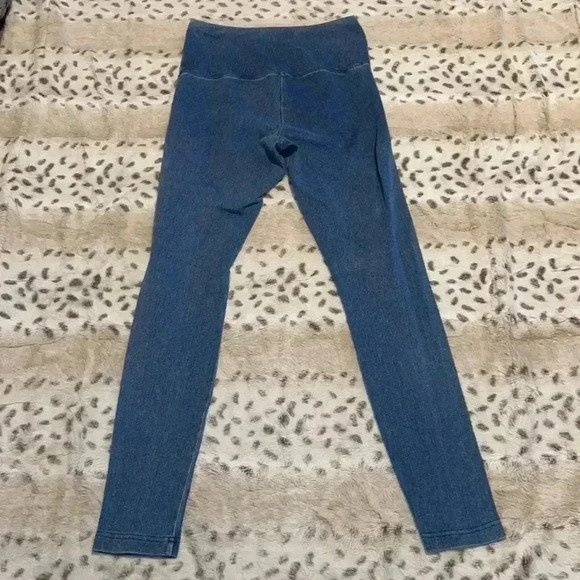 Lyssé Light Wash Denim Leggings - Picture 2 of 3